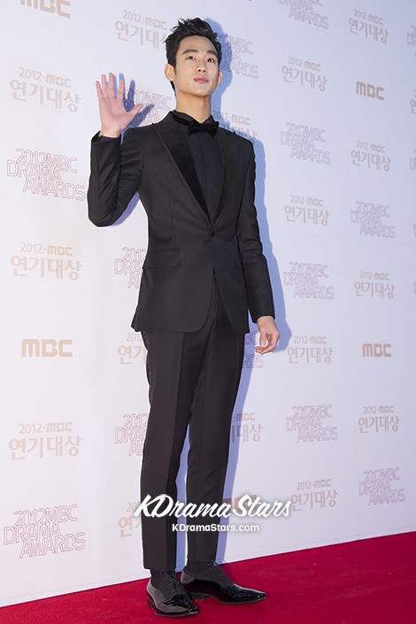 2012 MBC Drama Awards Red Carpet: Kim Soo Hyun [PHOTOS] | KDramaStars