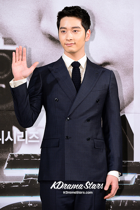 level-7-civil-servant-press-conference-hwang-chan-sung-photos