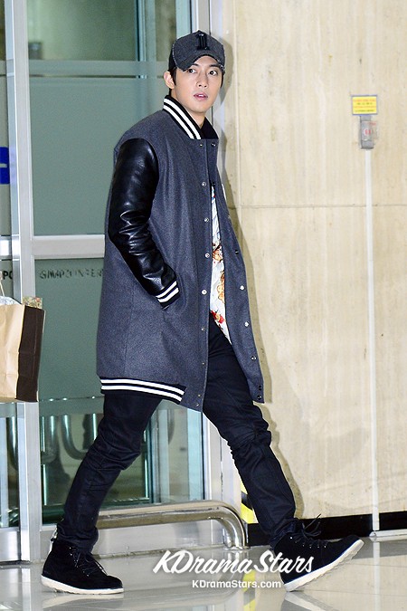 Airport Fashion: Kim Hyun Joong Returns Looking 