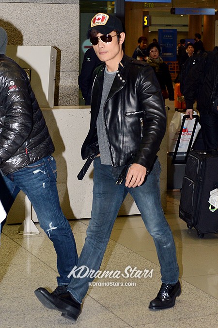 Lee Byung Hun Return to Korea from Los Angeles [PHOTOS] | KDramaStars