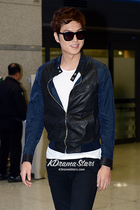 Lee Min Ho in Chic Leather Jacket Returning to Korea from Taiwan ...