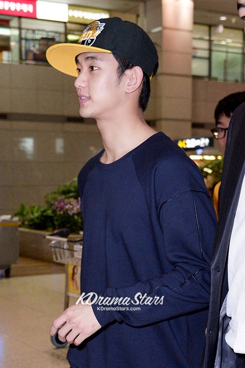 Kim Soo Hyun Returns to Korea After Filiming for Clothing Brand Bean ...