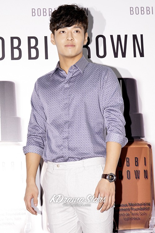 Kang Ha Nel, No Hong Chul, Lee Sun Ho Pose at BOBBI BROWN Promotional