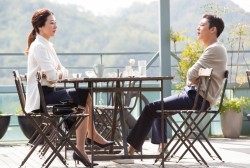 Lee Mi Yeon and Yoo Ah In fight like cats and dogs, while secretly liking one another. 