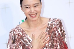 Jeon Do-yeon posed for the camera at 2019 Buil Film Awards on Oct. 4th.