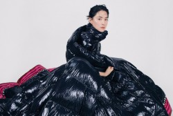 Actress Lee Young-ae evoked a captivating and dreamy aura. 