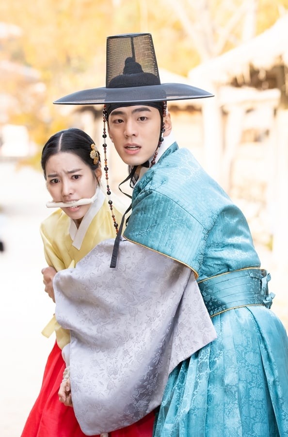 “Queen: Love And War” episode update! Kim Min Kyu Attempts To Protect Jin Se Yeon While Fleeing From Danger In 