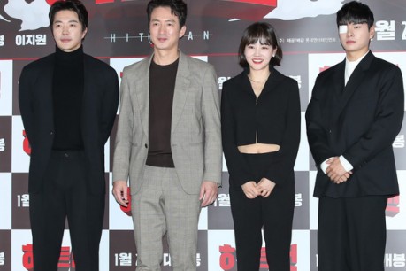 Actor Kwon Sang-woo, Jung Joon-ho, Hwang Woo-seul-hye, and Lee Kyung-kyeong pose at the press premiere of the movie 'Hit man' held at Lotte Cinema Konkuk University on the 14th. 