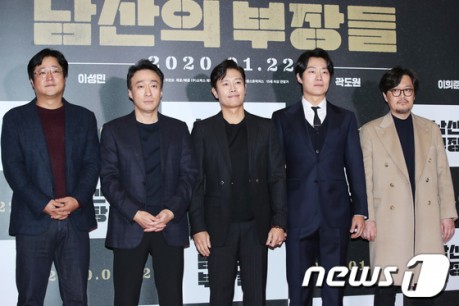 Kwak Do-won, Lee Sung-min, Lee Byung-hun, Lee Hee-jun, and Woo In-ho 