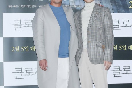 Actor Ha Jung-woo and Kim Nam-gil pose at the media show 'Closet' held at Yongsan CGV in Seoul on the 29th. 