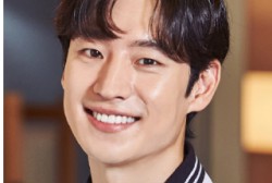 Lee Je Hoon opens up about his Love of Cinema + more info about his career