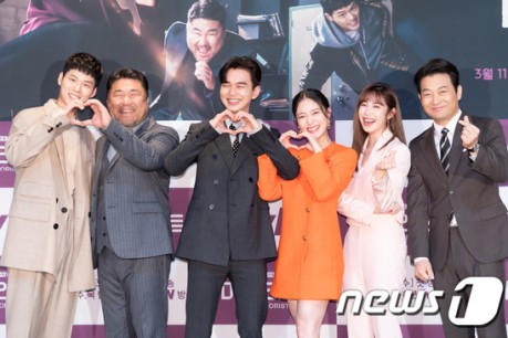 Actors Yoon Ji-on, Ko Chang-seok, Yoo Seung-ho, Lee Se-young, Jeon Hyo-sung and Jo Seong-ha 