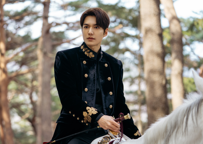 Interesting Facts About “The King Eternal Monarch” Lead Star Lee Min Ho