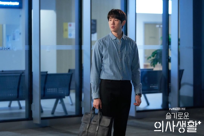 "Hospital Playlist" Recap: Jung Won Contemplates His Priesthood Dream