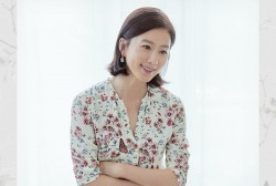 Kim Hee Ae's Elegant Necklace That Stood Out in 
