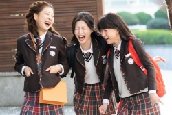 Kim Yoo Jung, Yoon Soo, and Seo Ye Hwa are Inseparable in 