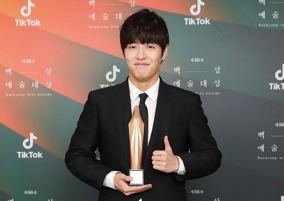 He Bloomed in Time: Kang Ha Neul Hailed Best Actor at 56th Baeksang Arts Awards