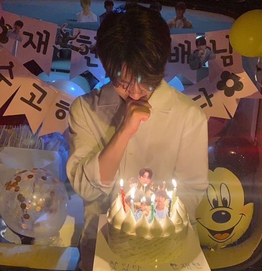 Job Well Done For Got7's Jinyoung Received a Cake in 