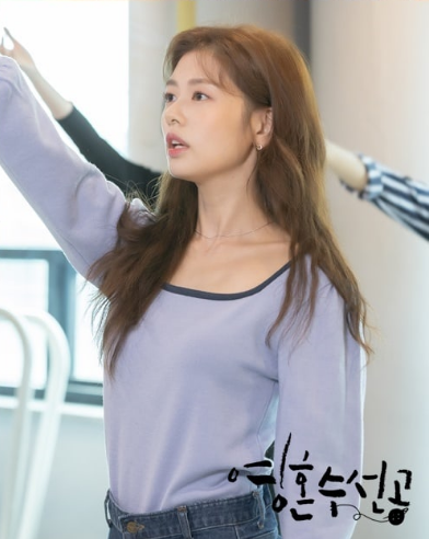 Jung So Min Seen Rehearsing For A Musical in New “Fix You” Stills