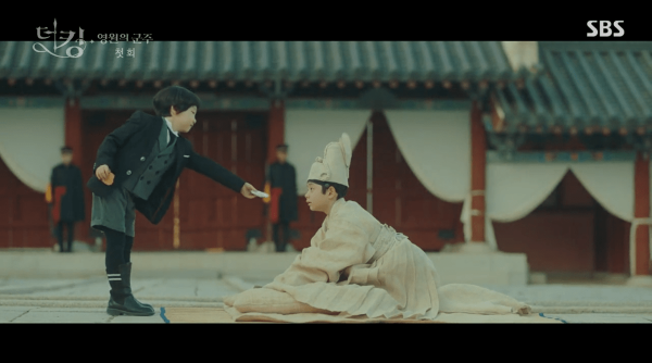 Woo Do Hwan Watches Over An Injured Lee Min Ho In “The King: Eternal Monarch”