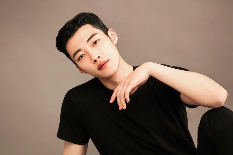 actor-woo-do-hwan-talks-about-how-he-treats-his-girlfriend-details-on