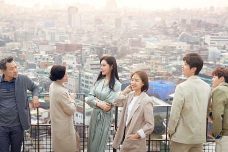 LOOK: Cast of “My Unfamiliar Family” Are in Sync in Behind-The-Scenes Still Photos