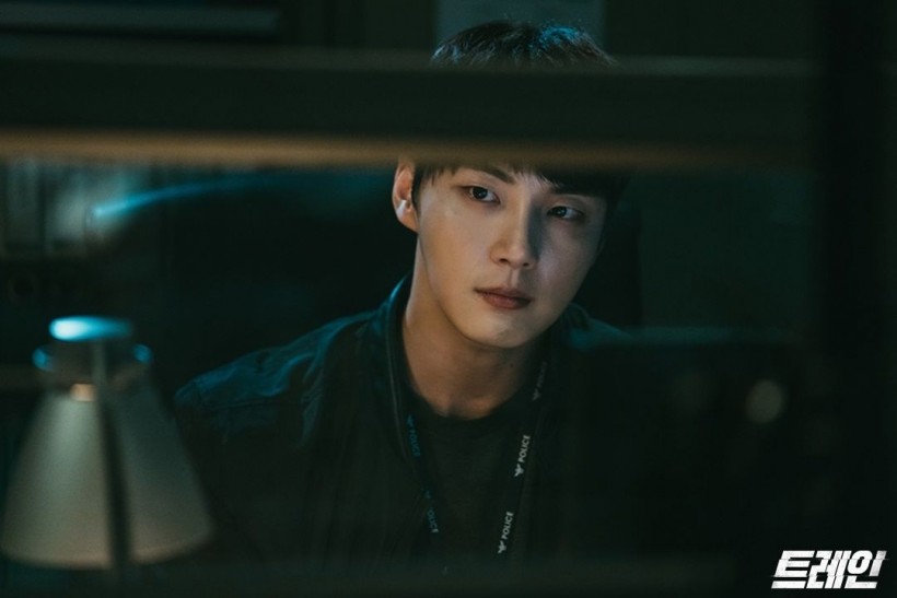 Yoon Shi Yoon’s New Drama “Train” Reveals Characters and Their Relationships in Two Worlds