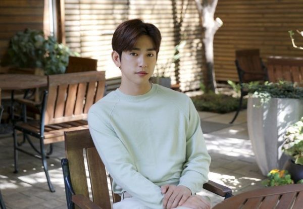 GOT7 Jinyoung in Talks to Join Jeon So Nee and Kim Da Mi In Remake of Chinese Film “Hello, My Soulmate”