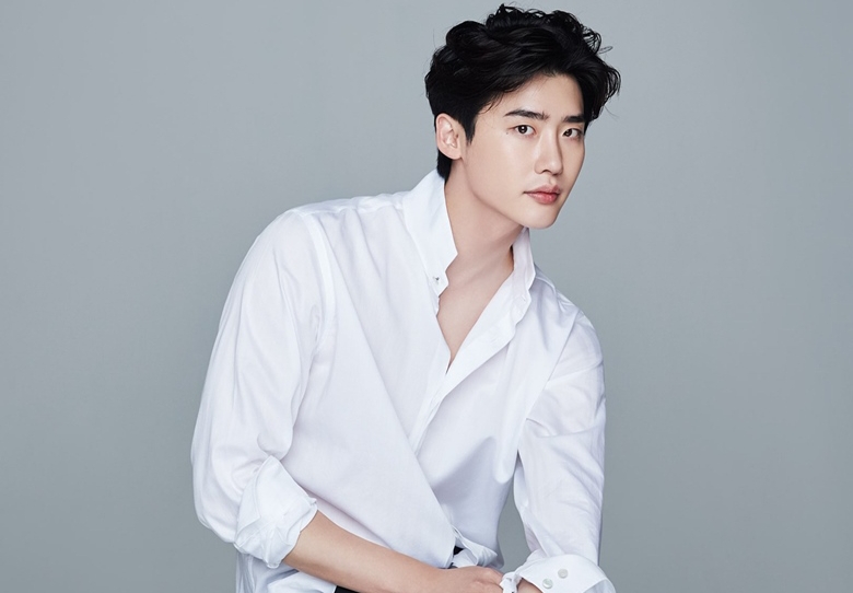 Lee Jong Suk in Talks to Play the Role of a Lawyer in Upcoming Legal