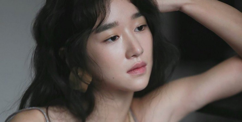 Seo Ye Ji Surprises Her Fans By Showing Off Her Tiny Waist on “It’s Okay To Not Be Okay