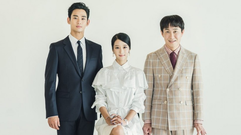 Seo Ye Ji's Outfit For Their Family Portrait In “Its Okay Not To Be Okay” Costs A Lot Of Money