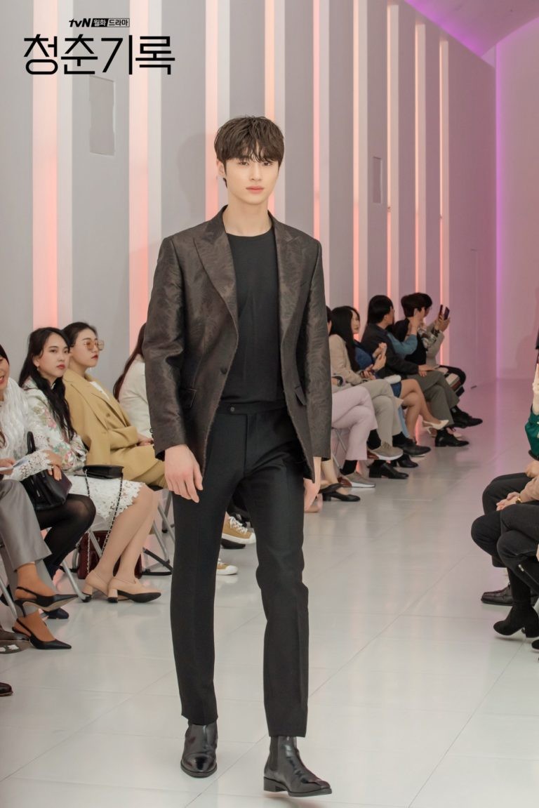 Byun Woo Seok Looks Dashing As He Struts Into the Runway As A Model in “Record of Youth”