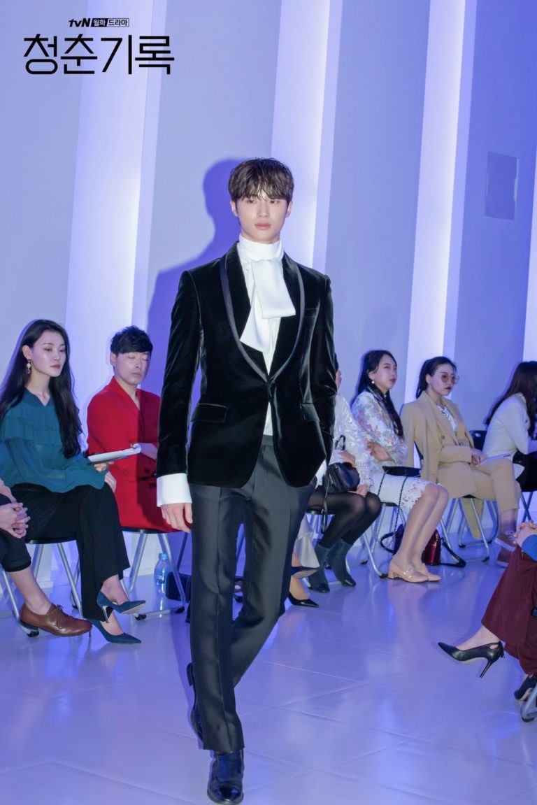 Byun Woo Seok Looks Dashing As He Struts Into the Runway As A Model in “Record of Youth”