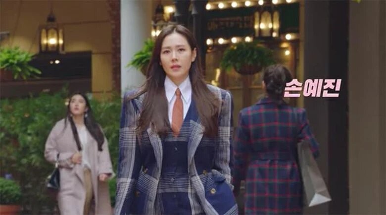 Did You Know Actress Son Ye Jin And These Idols Were Outfits Twins?