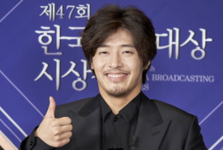 Kang Ha Neul at The 47th KBS Broadcasting Awards