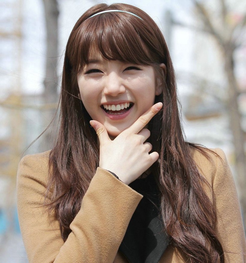 Korean Female Celebrities With The Coveted Eye-Smile