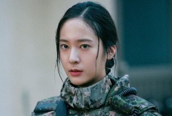 Korean Actresses in Their Impressive Military and Police Uniforms
