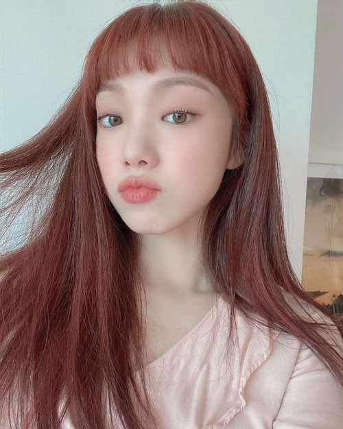 Actress Lee Sung kyung Chopped Her Bangs Making Her Look Like A Real Life Doll