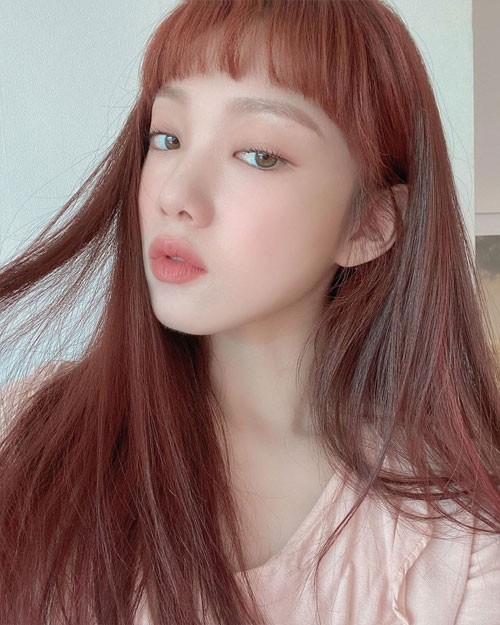 Actress Lee Sung kyung Chopped Her Bangs Making Her Look Like A Real Life Doll