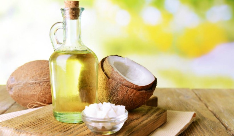 Lightens Dark Spots On Your Face By Using Coconut Oil