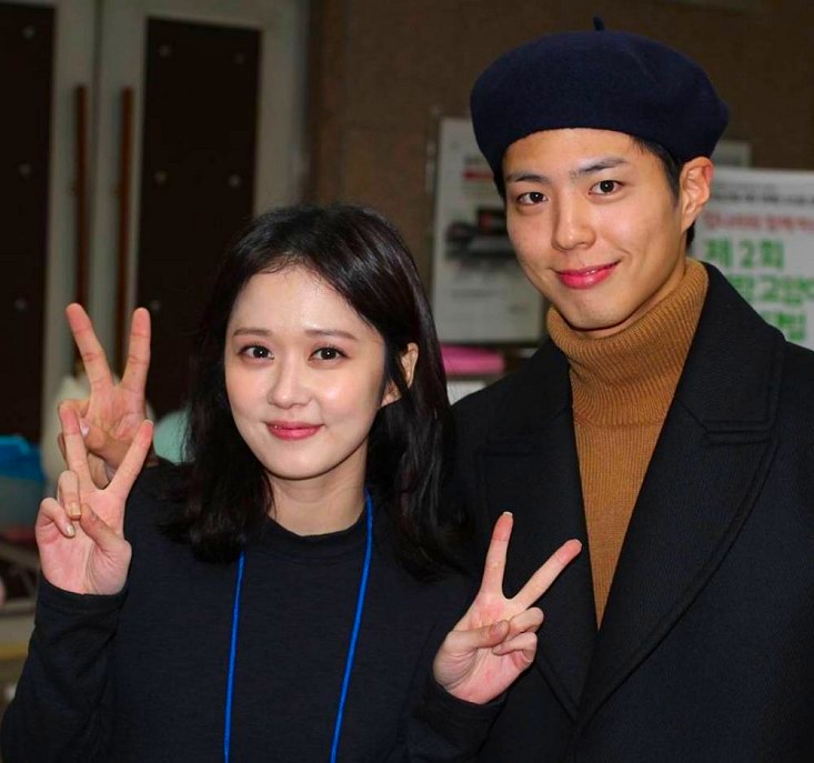 Park Bo-gum spotted with girlfriend?