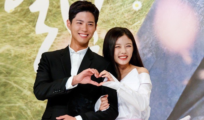 Park Bo Gum reveals his ideal type and photos from recent
