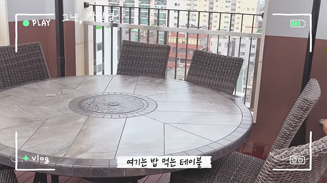 Let's Have A Tour At Korean Actress Park Min-young's Office Space