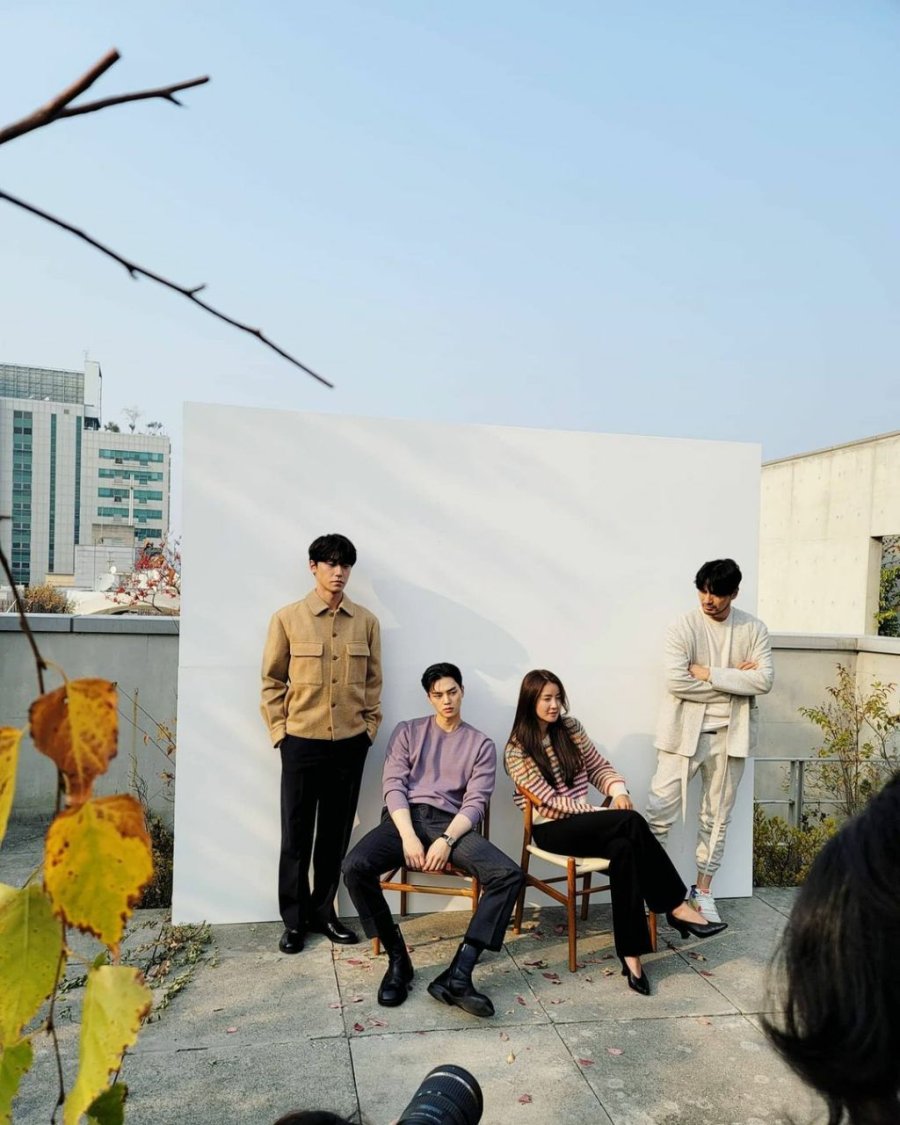 Song Kang, Lee Do Hyun, Lee Jin Wook, And Lee Si Young Join