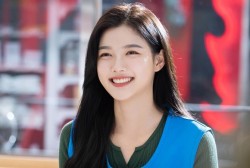 Kim Yoo Jung Looks Gorgeous In Her Profile Photos From Awesome ENT