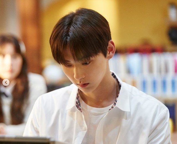 JTBC Releases Stills of NU’EST’s Minhyun And Jung Da Bin’s Undeniable Chemistry In “Live On”