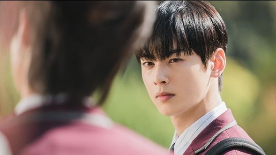 Upcoming Drama ‘True Beauty’ Releases Stills Featuring ASTRO’s Cha Eun Woo and Hwang In Yeob’s Intense Encounter