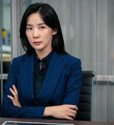 Lee Chung Ah's Doubtful Feelings towards Namgoong Min Becomes Obvious in ‘Awaken’