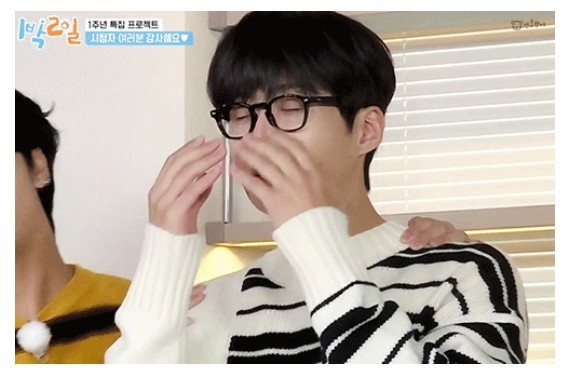 Kim Seon Ho Becomes Teary-eyed Upon Reading a Fan's Letter