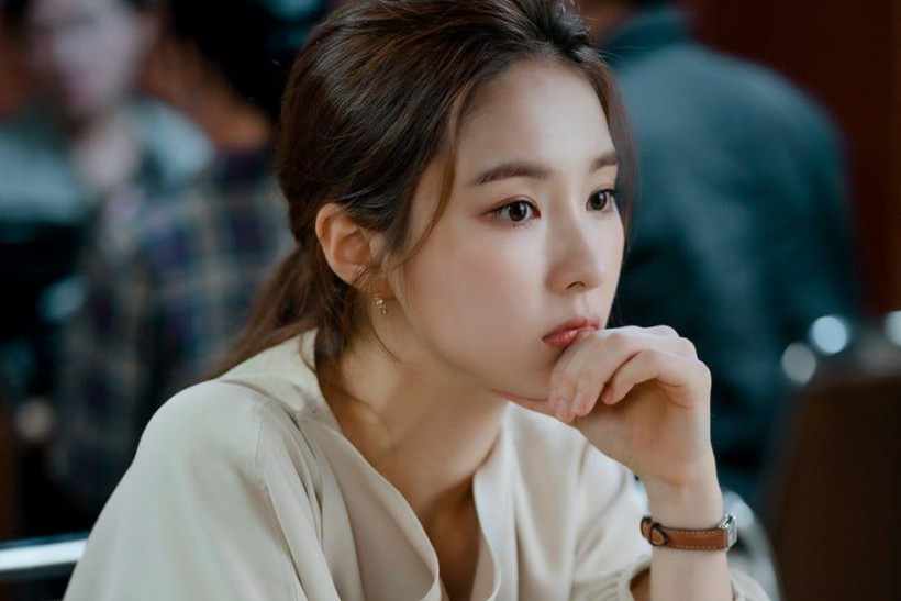 Shin Se Kyung Gives Her Youtube Earnings to Charity